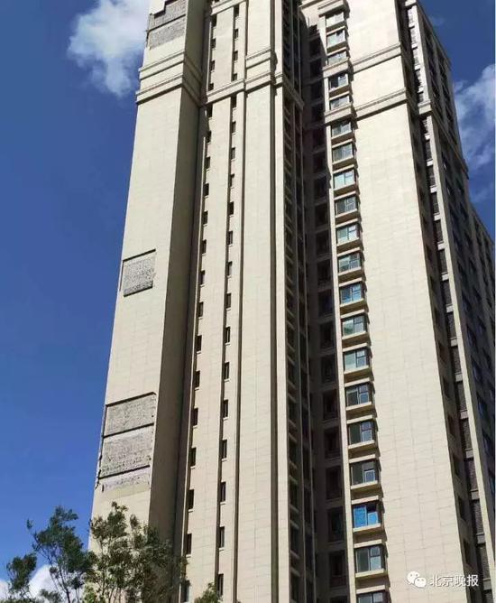 震驚！北京公園悅府墻皮脫落！引住建委介入調(diào)查！竟是保溫板在“作妖”