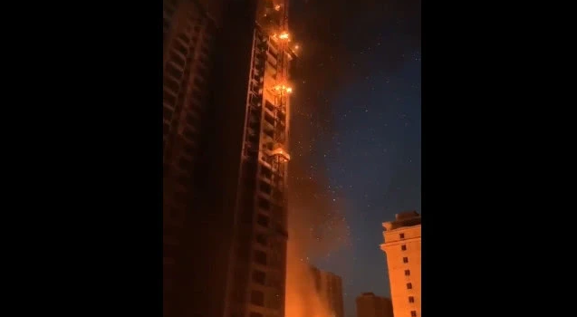 在建工地因建筑保溫材料起火，未設(shè)置臨時(shí)消防水源