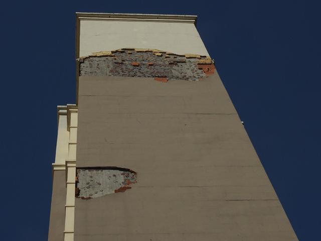 外墻保溫層又被大風(fēng)吹落了！你怎么看？